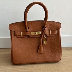 Elegant Tan Leather Handbag